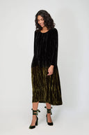 Grizas Long Sleeved Crinkle Velvet Dress In Black/Green