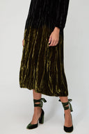 Grizas Long Sleeved Crinkle Velvet Dress In Black/Green