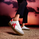Fitflop The Dash T-Toe Leather Trainers In White/Tomato
